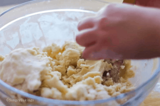 forming cookie dough balls for sugar cookies recipe
