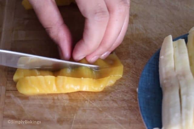 slicing jackfruit thinly for turon recipe