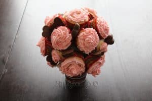 pretty and easy to make vanilla cupcakes bouquet