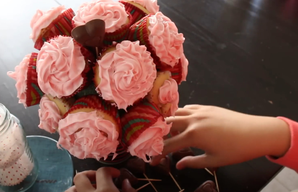 assembling the filipino vanilla cupcake into a bouquet