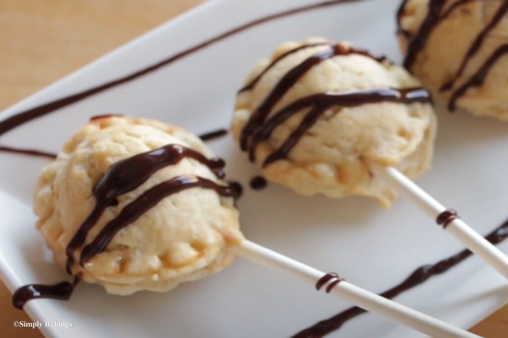 Flaky crust of mini apple pie pops