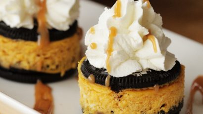 yummy mini oreo pumpkin cheesecake drizilled with caramel