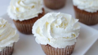 frosted carrot cake cupcakes