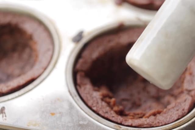 making a hole in the middle of brownie cupcake bowl