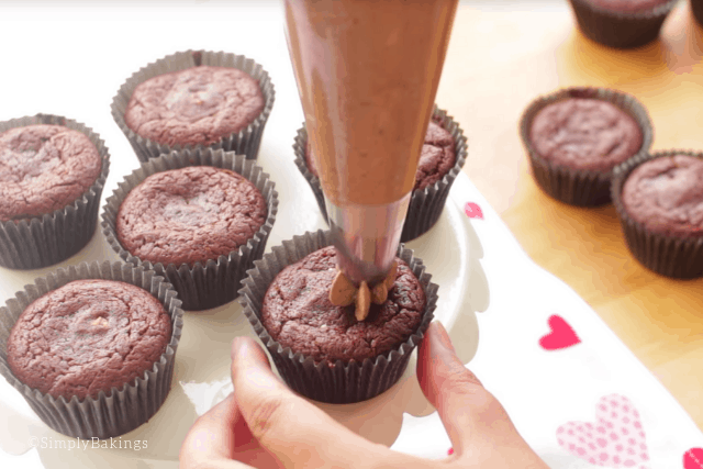 frosting the ferrero rocher cupcakes with nutella buttercream frosting
