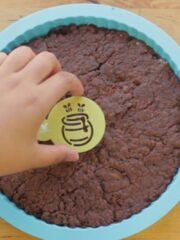 1 bowl brownie in a blue bowl