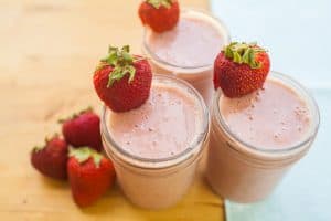 strawberry banana smoothie in mason jars