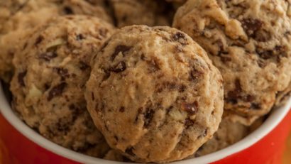 mint coffee cookies in a red cup