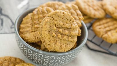 Dairy & NUT FREE cookies in a gray bowl
