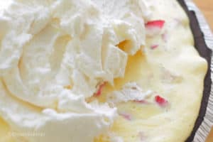 no bake strawberry banana pie with whipped topping