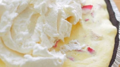 no bake strawberry banana pie with whipped topping