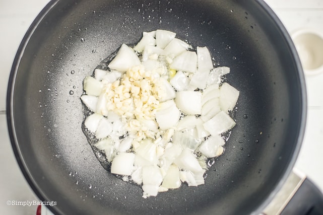 Frying onions and garlic in oil