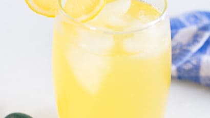 a glass of fresh calamansi juice drink