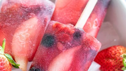 delicious vegan fruit popsicles