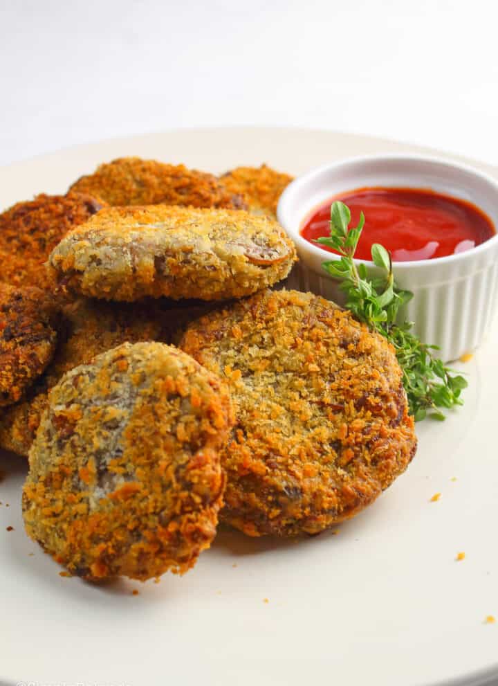 fishless cakes with tomato sauce