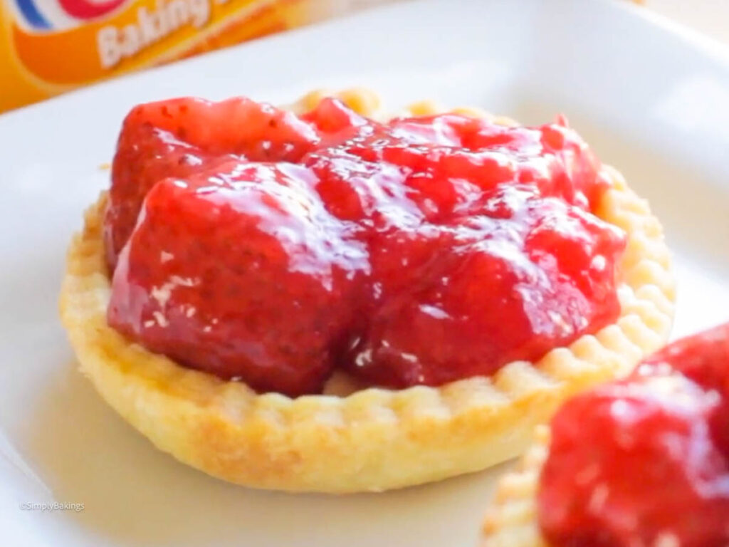 delicious mini White Chocolate Strawberry Pie