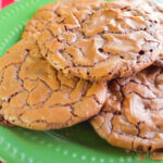 espresso brownie cookies on a green plate