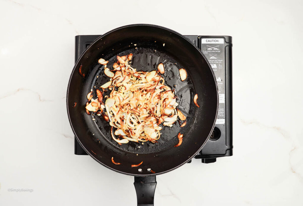Garlic added into the heated skillet