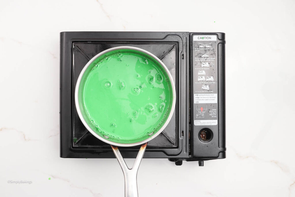 dissolving sugar with pandan and gelatin in a pot