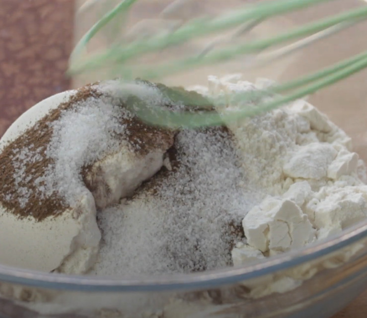 mixing dry ingredients for cupcake