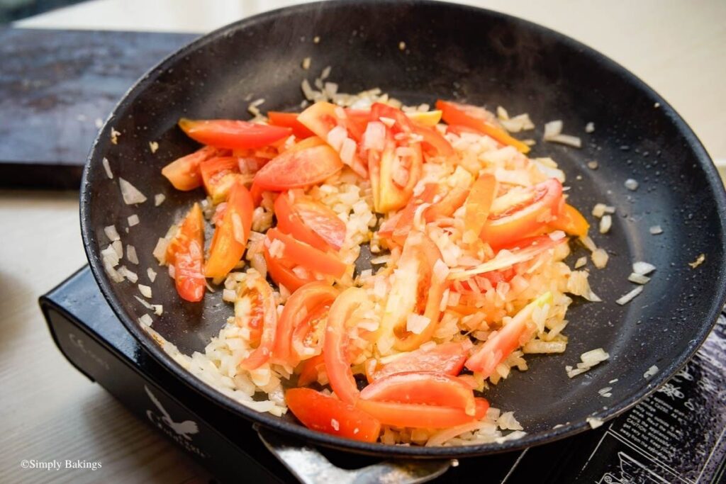 A frying pan with tofu and vegetables in it